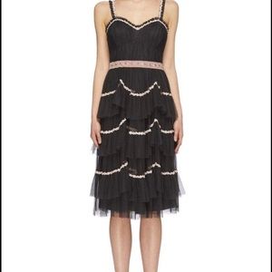 Needle & Thread
Graphite Venetian Scallop Cocktail Dress
Size: US 12 (L)